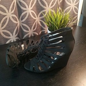 Bamboo black strappy wedge
